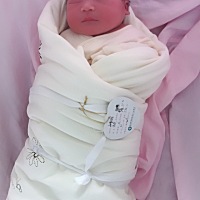 七斤半，女孩。30号七点左右肚子开始痛，收拾好去医院九点了，到院开了三指，然后做检查，交费，录信息...