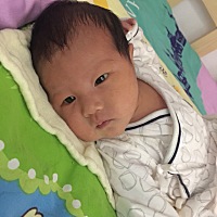 宝宝出生26天了，之前一直很乖的。这两天开始莫名哭闹，吃奶吃得好好的也要嚎两嗓子的这种。求各位大神...