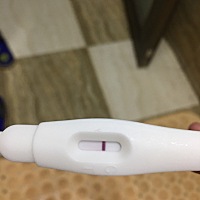 请问这个显示属于无效还是未怀孕啊？