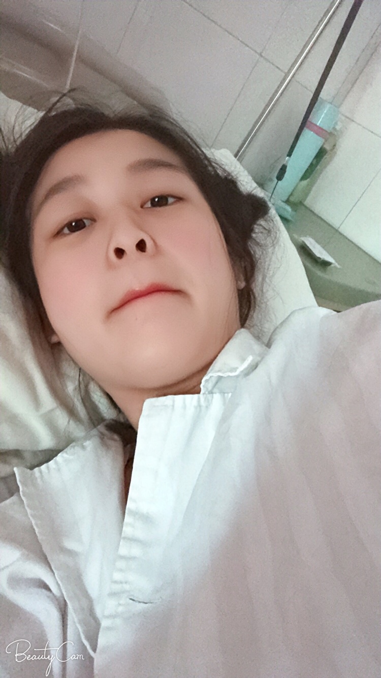 可爱的女宝宝，破腹六斤四两