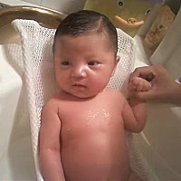 同是28天，哥哥和弟弟相差7年(上哥哥，下弟弟)