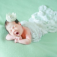 我的小宝贝，不知不觉都满十天啦。新手妈妈虽然很辛苦，但是累并快乐着