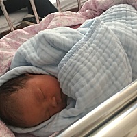 9.30号迎来了一个小生命，我的大儿子，7斤2两。这是第一天的样子，都说不像新生儿，说刚出生的皱巴巴，...