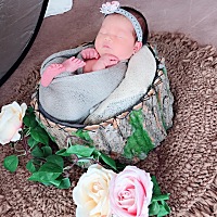 我是本来是十月十三号的预产期 可以九月二十八号晚上就肚子痛了 就是发作了 然后一点多就把我老公叫醒了...