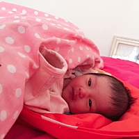 宝宝出生啦 给宝妈们分享一下吧 肚子特别尖 爱吃酸醋 肚脐突出来的 妊辰线偏左 谁见了谁说是男宝宝 结果...