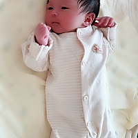 33天啦……月子算是熬结束了，小家伙也挺乖的，小家伙长了快四斤肉肉了