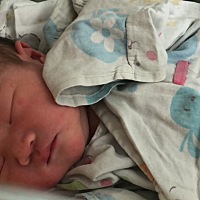 宝宝出生了，如愿女宝6.6斤，喜忧参半，宝宝手上不知道是不是胎记，好大一块，不知道会不会退！有知道的...