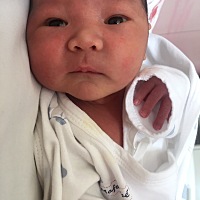 2018-10-02顺产男宝7.4斤，孕期不忌口，辣条雪糕，西瓜甜品。宝宝很可爱，出生很干净。开心。