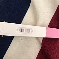 验孕棒一深一浅是怀孕了吗？有没有有人知道这是怎么回事？