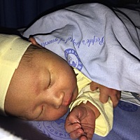 宝宝黄疸290自己住院了，好心 疼，希望宝宝自己要乖乖的。