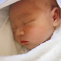 奶水不够 宝宝吃后根本就不会涨奶 有这样的宝妈吗？不够宝宝吃有什么方法吗？