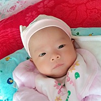 我家小宝两个月是早产儿，这几天发现两眼黑眼珠看向一边的时候偶尔有不一样的情况！你们家小宝会这样吗？