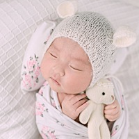 我们🍭 壹姐的照片出来了… 给壹壹宝贝拍照片真的是很艰辛啊， 丝毫不配合 …辛苦工作人员了 完全是个...