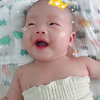 陈鹏宇豪小同志，我能说你的头发跟施了化肥一样吗？才三个星期，长长了这么多！😓