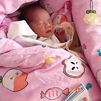 顺产男宝，五斤4两，无侧切。愿宝宝健康快乐成长……