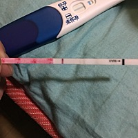 月经推迟第七天，今晚尿憋了很久测的还是没有，彻底放弃了等待姨妈来！