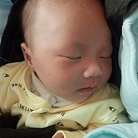 宝宝今天满月啦，本来天天盼着时间快点，今天盼到了但感觉自己天天都是坐月子，什么都要忌，喂奶，换尿...