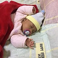 宝宝喜欢吃着奶睡，给他买个安扶奶嘴给他含