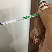 姨妈上个月五号来的 到现在没来 刚测了一下 试纸  看不懂 求解