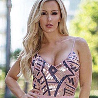 嘻嘻😁，今天早上起来，回味昨天的梦，很舒服，不知道算不算精神出轨！