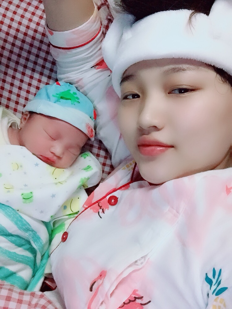 大家好我是小元宝，很高兴和大家见面😋