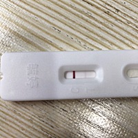 求大家指导一下这个什么意思啊？一个是昨天测的另外一条线很淡 另外一个是今早测的白板，大家有这种情况...