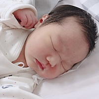 超快顺产。七斤三两。女宝宝。 第二天给宝宝拍的照片。宝宝很配合麻麻。胎儿状态很好。要不是宝宝配...