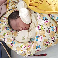 我的小胖妞7斤3两，13号羊水早破破腹产 打了2瓶催生针没有反应最后破腹，过程太酸爽今天才可以勉强...