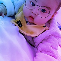 宝妈们四个月宝宝现在天有点干涂什么在脸上不过敏还保湿的香香在脸上呢？