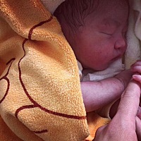 宝宝健康出生了，女孩，6.2斤。10.15下午开始阵痛，到了16号凌晨2点宫口全开了，4点生下宝宝，在产房整...