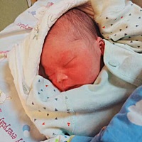 2018.10.22 顺产侧切 男宝 开宫口真的疼死我了 真的 真的 因为我吃了热气东西 他脸红红的 对不起宝宝