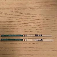 距离月经来还有四天，就测了一下，看着好像有水印，感觉自己备孕都快神经衰弱了。不知道这次能不能怀上...