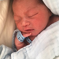 10.24日中午12.13分喜获6.2斤男宝一枚……顺产有撕裂无侧切，健健康康大胖小子