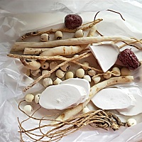 孕期可以吃这些药材炖鸡吗？