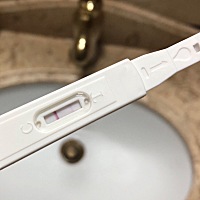 晚上测的，请问这是怀孕了吗？