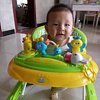 孩子想自己带 他妈妈说她辞工了 去不了上班的地方！小孩真想自己带！他妈太爱打麻将了，奶粉一天只喂一...