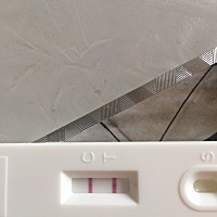 上次月经9月16号！已超过十天.试纸测一次比一次深！