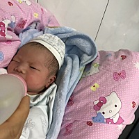 预产期超了五天，终于生了，男宝宝一枚，六斤六两，发动两个小时就生了，超快顺产，