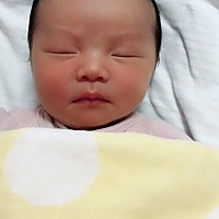 着急。宝宝一边脸大一边脸小 有同样的情况吗？该怎么办啊？