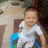 请问宝妈们 都是怎么奶粉喂养一周岁宝宝的？辅食怎么舔加的？求指教！我家宝一周岁了才18斤。很着急。。...