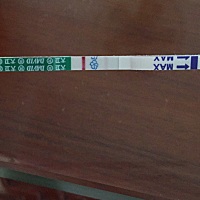 问问各位宝妈，后天才来月经的，昨天早上试了这样很粉，是不是怀孕了