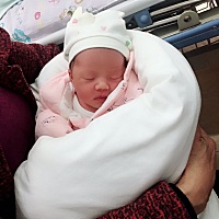 昨天下午提前刨腹小公主一枚，5.6斤，大宝是男孩，如愿凑成好字，二胎刨腹真的是太痛了，高兴的同时还好...