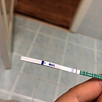 姐妹们，帮我看下这是有了么？分别是昨天和今天早上的，十八号排卵印太浅，因为调理宫寒吃了两副中药，...