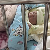 10.25的预产期，宝宝特别准时，在凌晨五点上厕所的时候发现擦不干净一直流，我就知道是羊水破了，马上准...