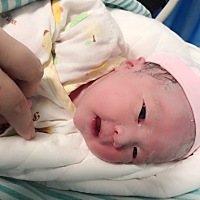 10月20号晚上八点见红，淡定的洗澡后慢慢地走去医院，晚上十点左右医生检查发现已经开两指，然后办理住...