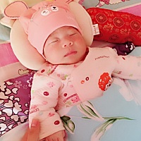 宝妈们，宝宝一个月了，母乳不够吃，你们都给宝宝吃什么牌子的奶粉啊？