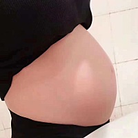 昨晚听一个闺蜜说产后出现妊娠纹会很难看，我想说幸好我这二胎了也没看到，肚子皮肤依然美美的😊