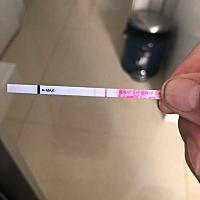 刚测得排卵，这是五分钟之后的样子，这是不是快要开始拍了？还是要颜色一样深才好？