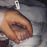 昨夜凌晨顺产6斤3两女宝一枚！催生两天终于卸货了～生产过程太痛苦了😢总算苦尽甘来