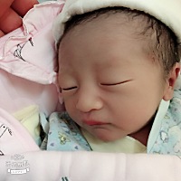 今天本来想出院的，发现宝宝黄疸高了，去照蓝光了